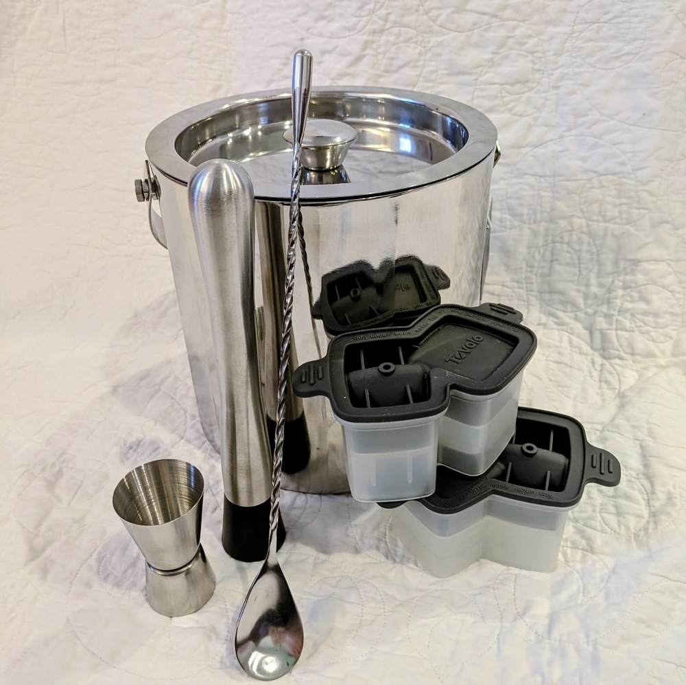 Stainless Steel Bar Tools And Ice Bucket With Ice Molds